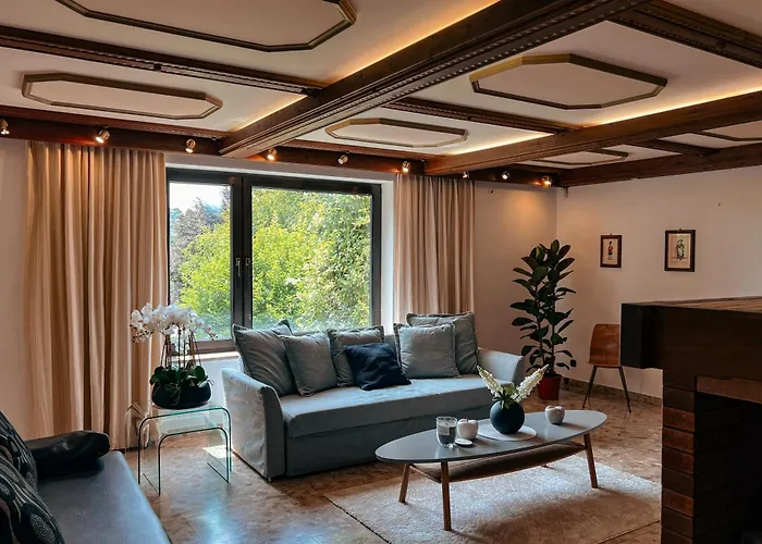 Big Quiet With Garden And Pool Villa